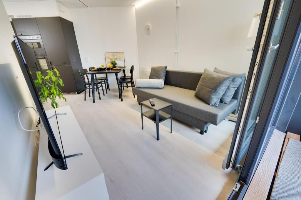 Best Location In Tampere! Modern City Apartment, 2Rooms, Kitchen And Balcony Buitenkant foto