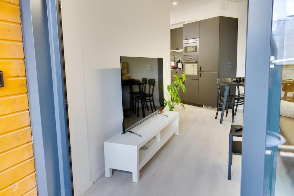 Best Location In Tampere! Modern City Apartment, 2Rooms, Kitchen And Balcony Buitenkant foto