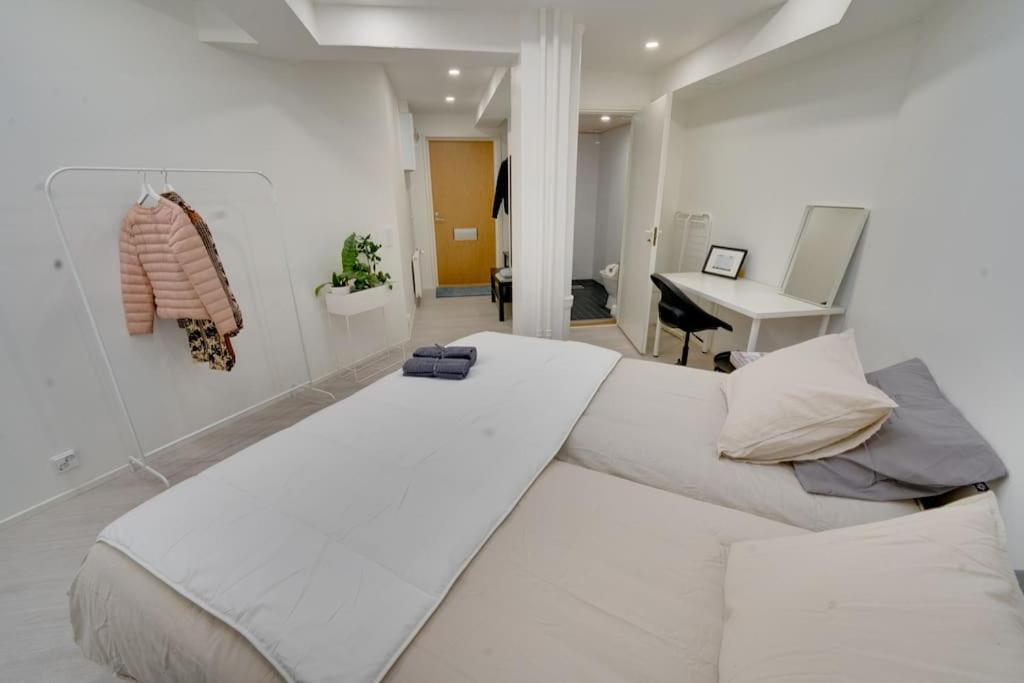 Best Location In Tampere! Modern City Apartment, 2Rooms, Kitchen And Balcony Buitenkant foto