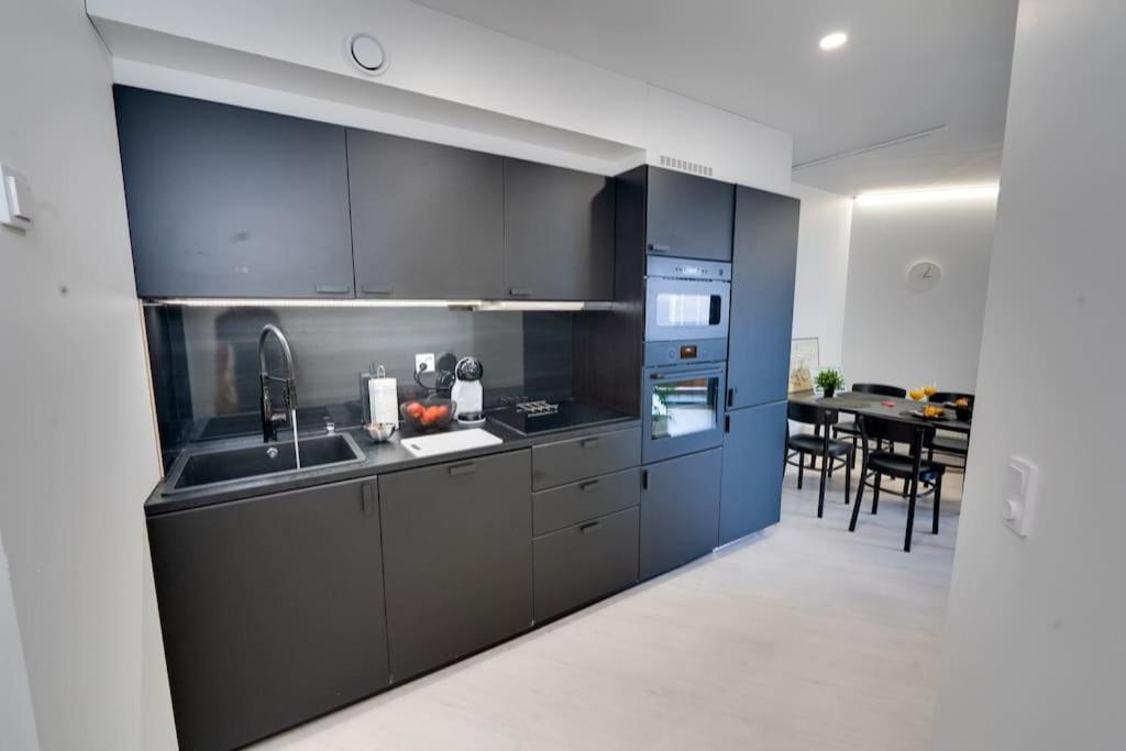 Best Location In Tampere! Modern City Apartment, 2Rooms, Kitchen And Balcony Buitenkant foto